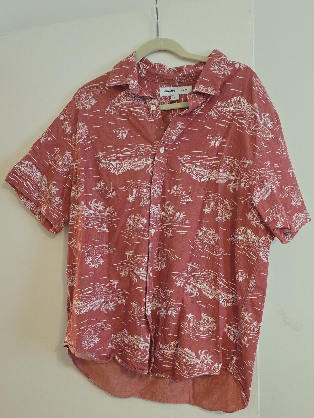 Old Navy Men's Short-Sleeve Button-Up in Dusty Rose with White Print